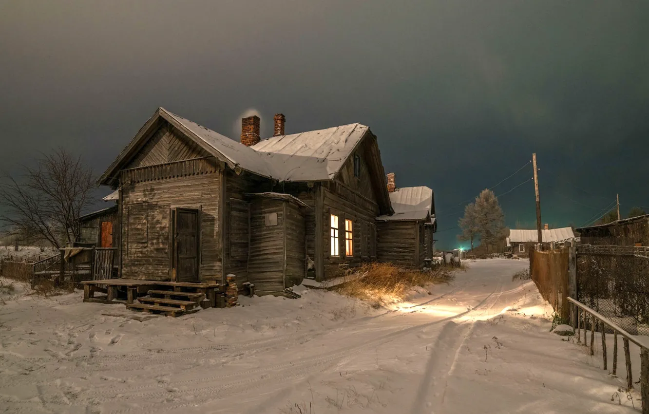 Фото обои зима, снег, деревня, сумерки, сельская улица