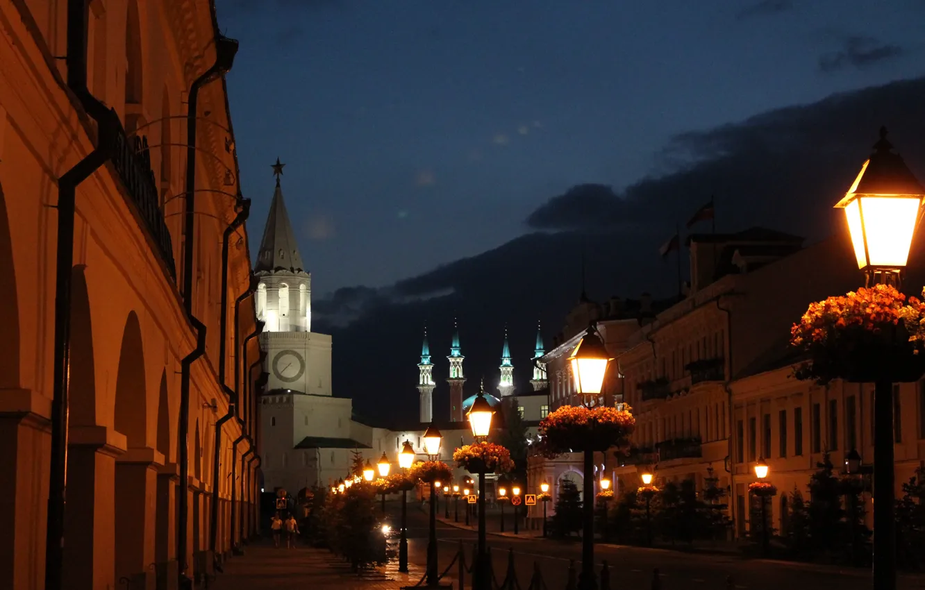 Фото обои небо, цветы, огни, улица, Кремль, мечеть, сумерки, Казань