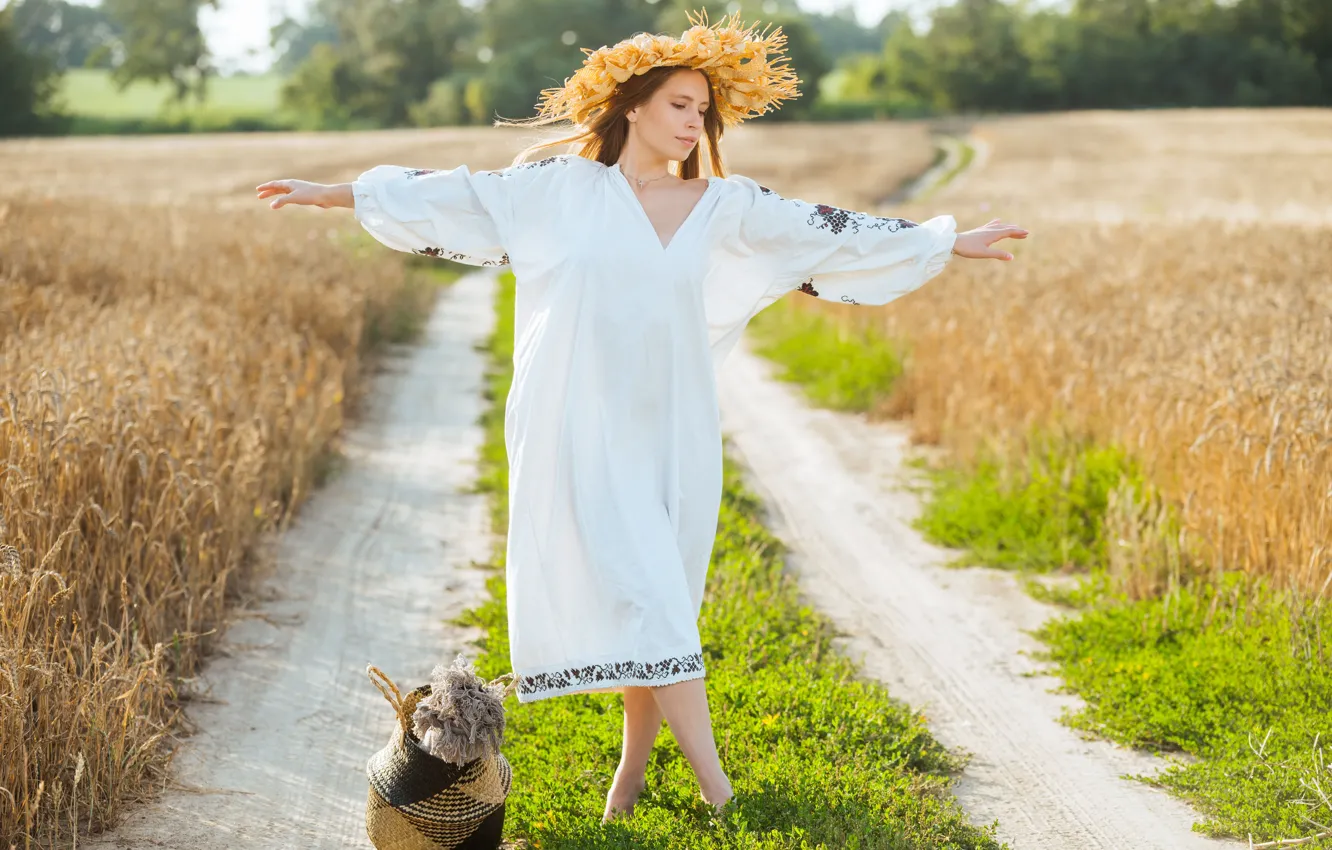 Фото обои hot girl, field, nature, model, brunette, sexy woman, countryside, maiden