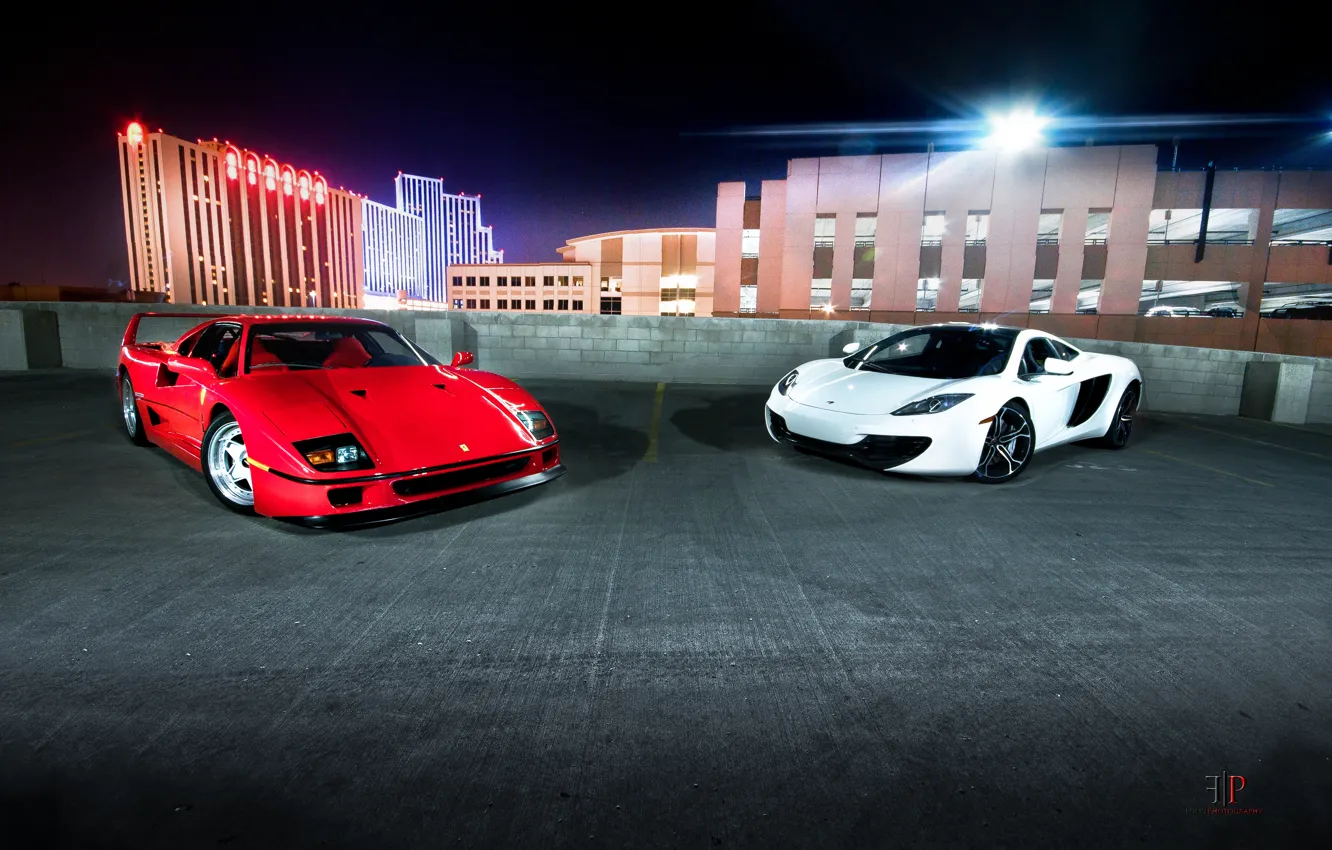 Фото обои белый, ночь, красный, город, огни, Феррари, стоянка, Ferrari