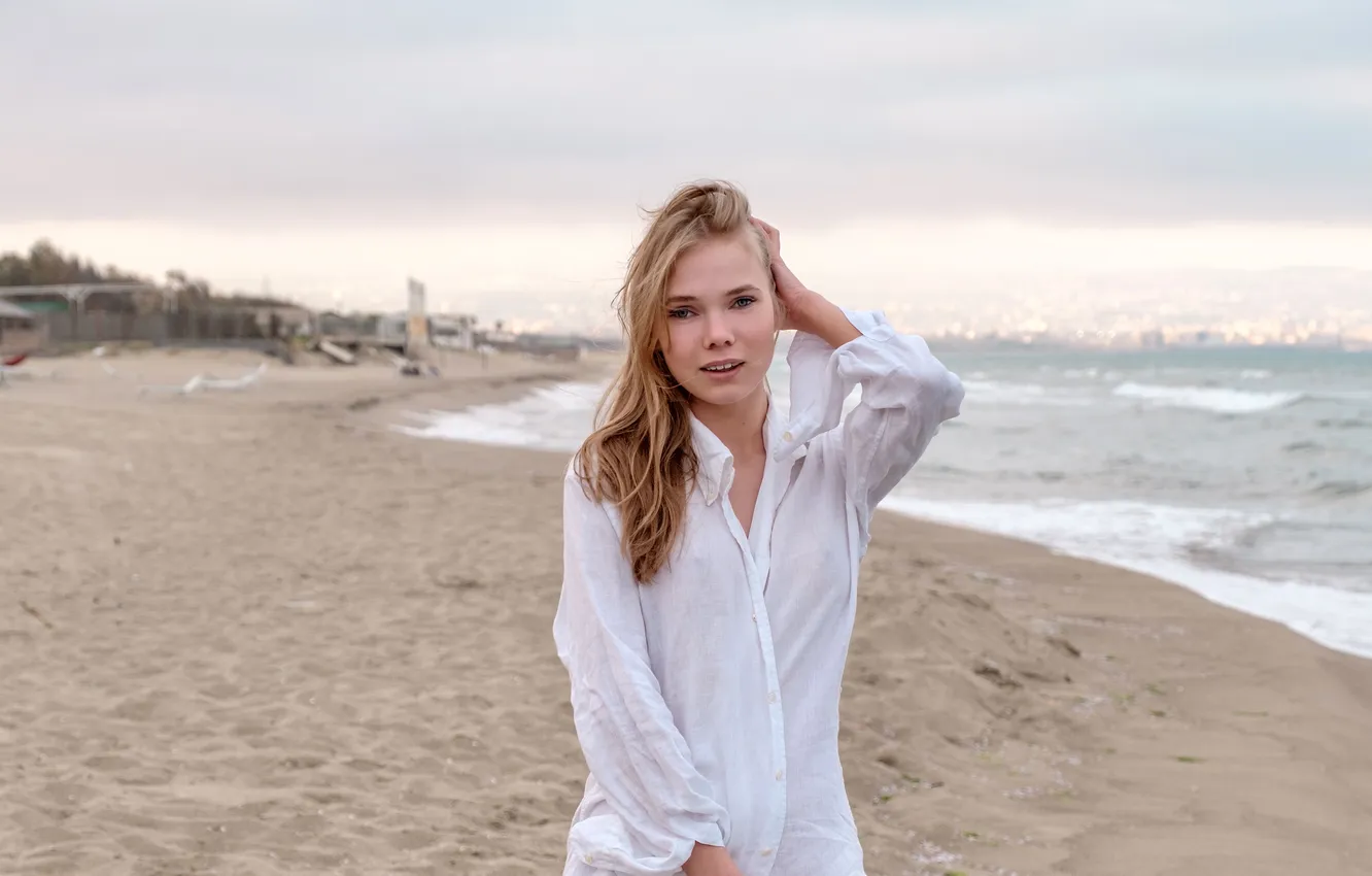 Фото обои waves, beach, long hair, ocean, model, sand, gorgeous, posing