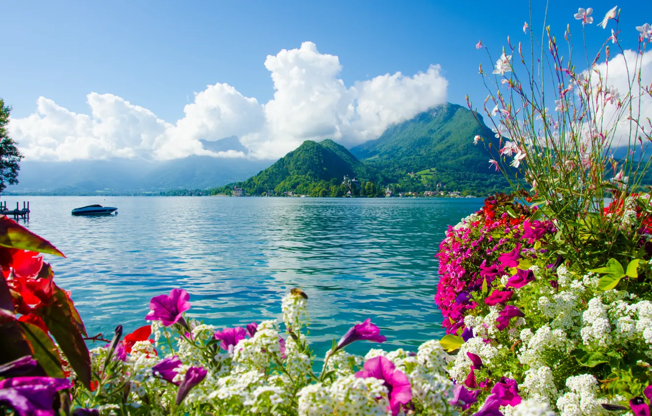 Фото обои море, небо, облака, цветы, горы, природа, лодка