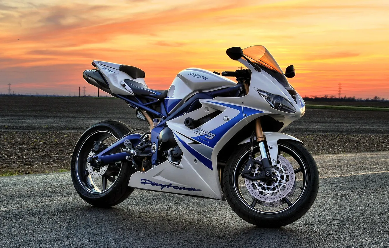 Фото обои белый, закат, мотоцикл, white, bike, sunset, triumph, триумф
