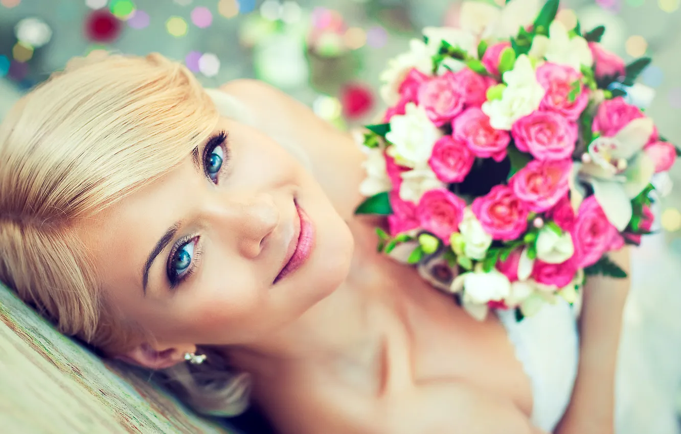 Фото обои взгляд, девушка, цветы, улыбка, настроение, прическа, блондинка, невеста
