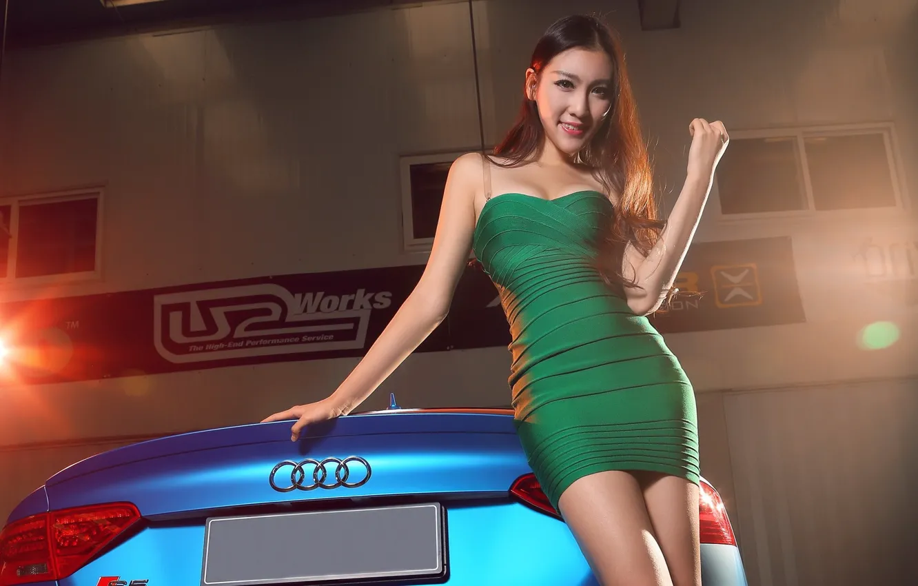Фото обои взгляд, Audi, Девушки, азиатка, красивая девушка, синий авто, красивое платье