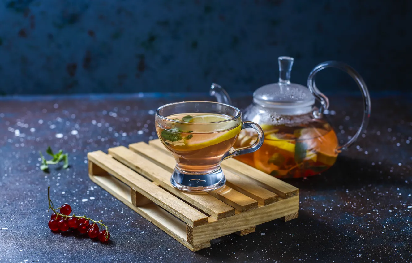Фото обои стекло, красный, ягоды, стол, лимон, чай, чаепитие, чашка