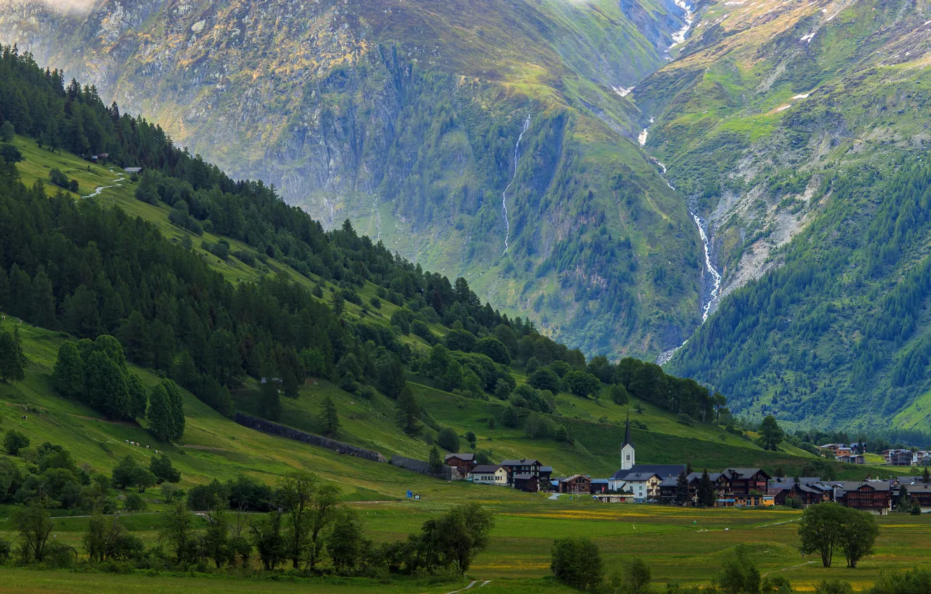 Фото обои деревья, горы, ручей, скалы, дома, Швейцария, долина, ущелье
