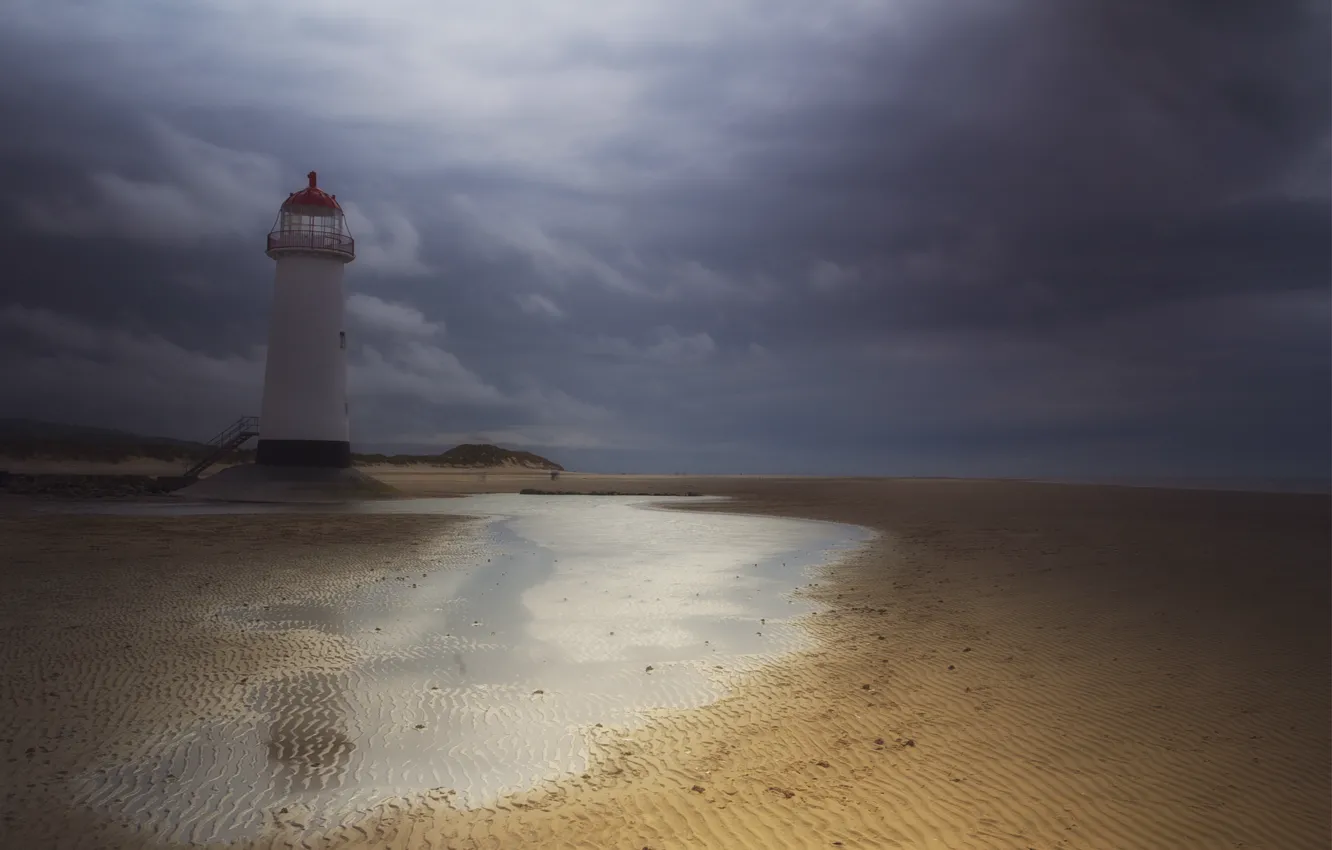 Фото обои песок, гроза, небо, вода, тучи, маяк, Англия, Великобритания