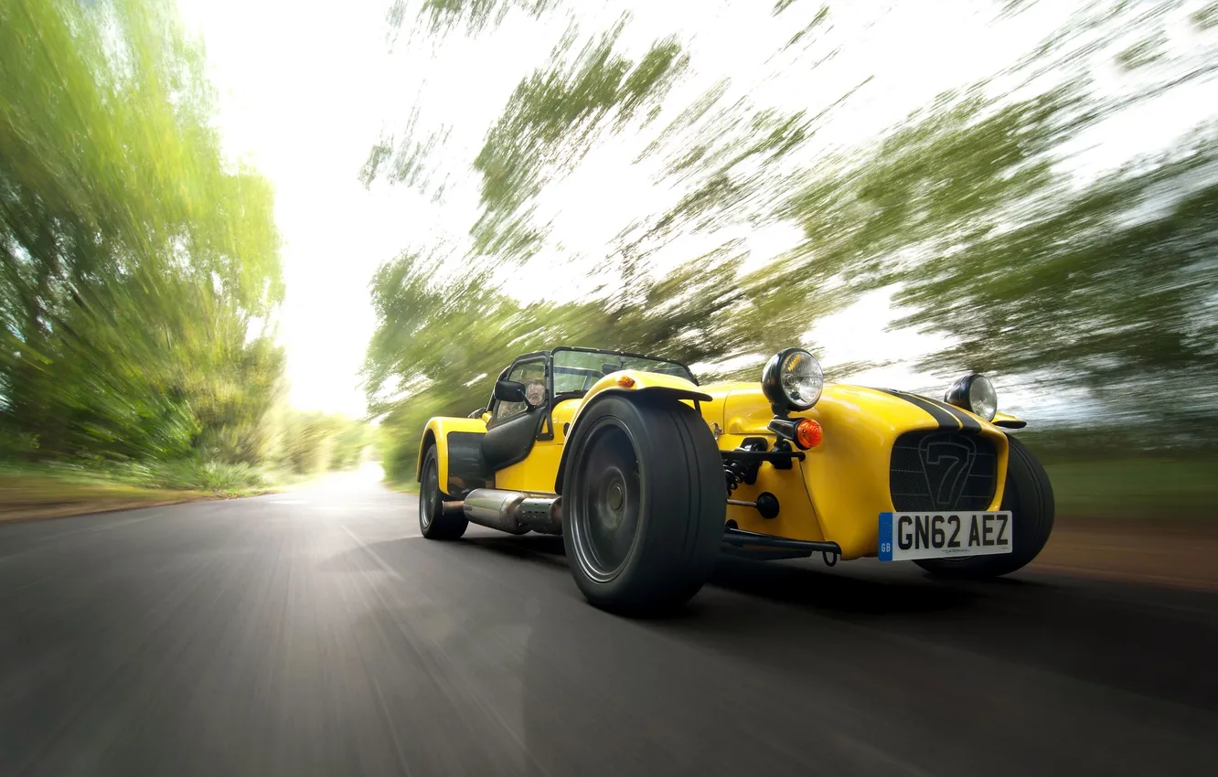 Фото обои Желтый, Машина, Скорость, Caterham, Supersport R, В Движение
