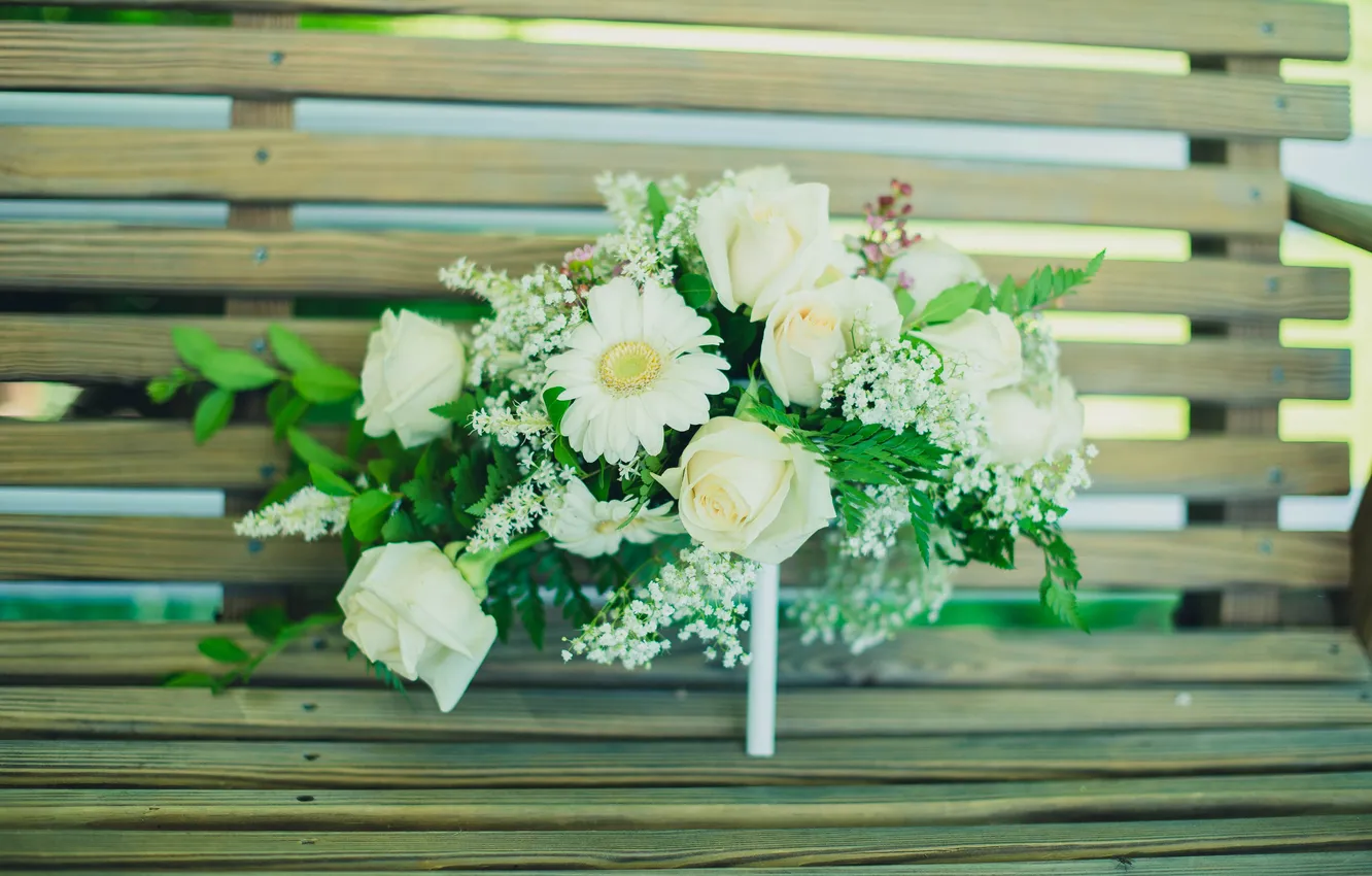Фото обои цветы, скамейка, букет, белые