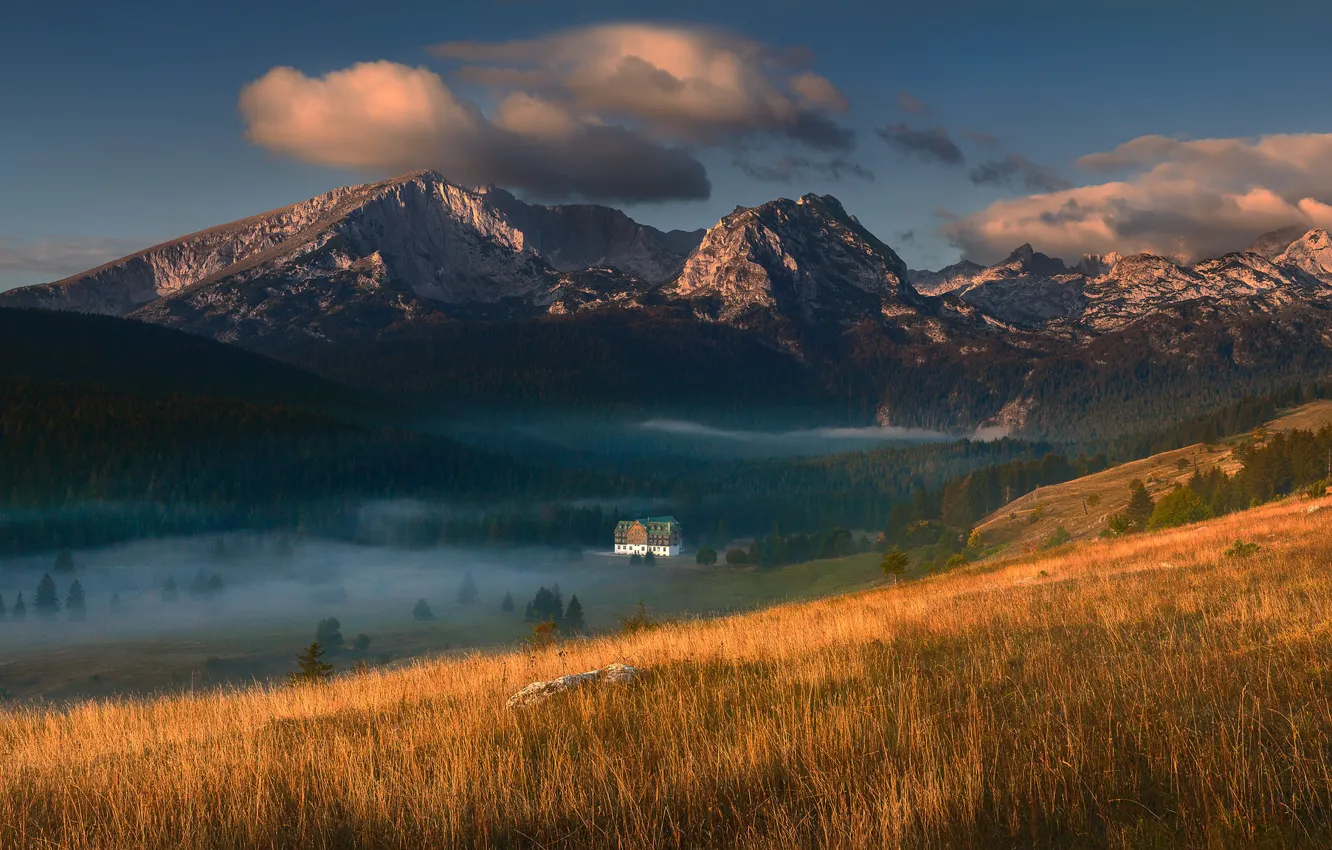 Фото обои горы, туман, дом
