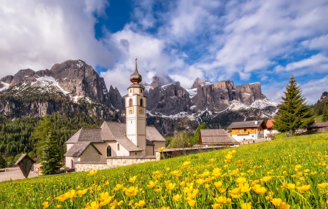 Фото обои цветы, горы, деревня, луг, Италия, церковь, Italy, Доломитовые Альпы