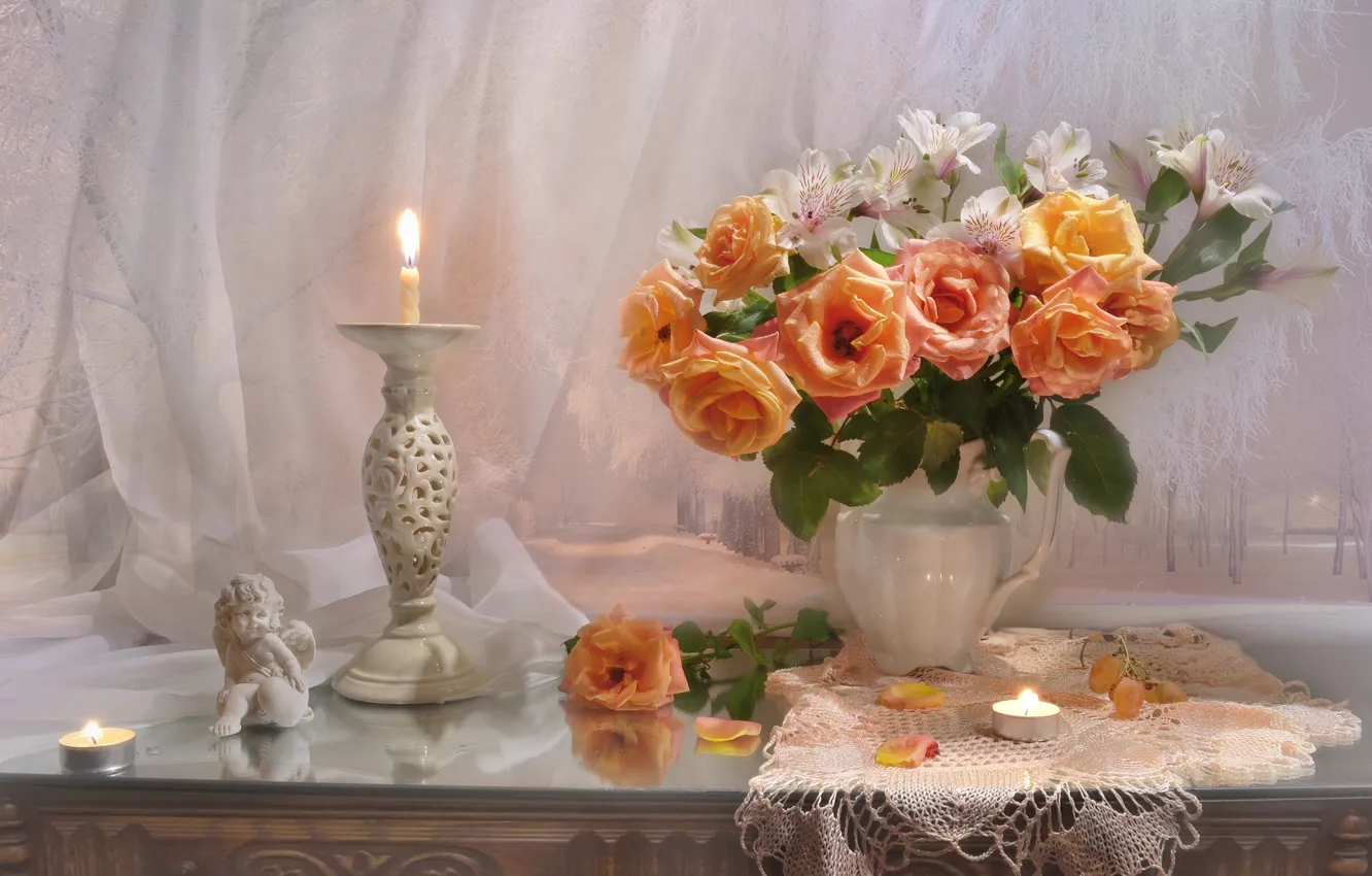 Фото обои цветы, стиль, розы, букет, свечи, статуэтка, натюрморт, подсвечник