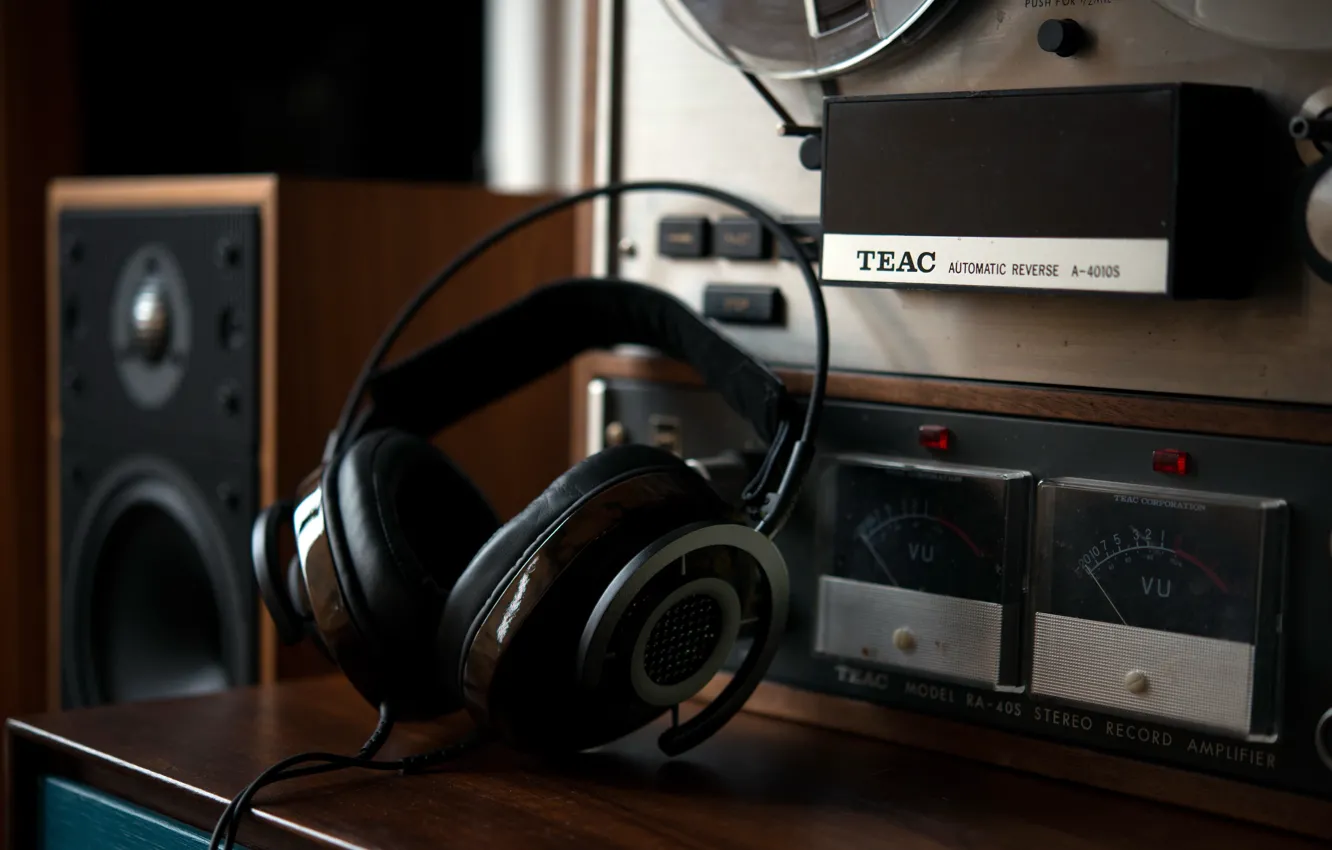 Фото обои headphones, NightHawk, AudioQuest
