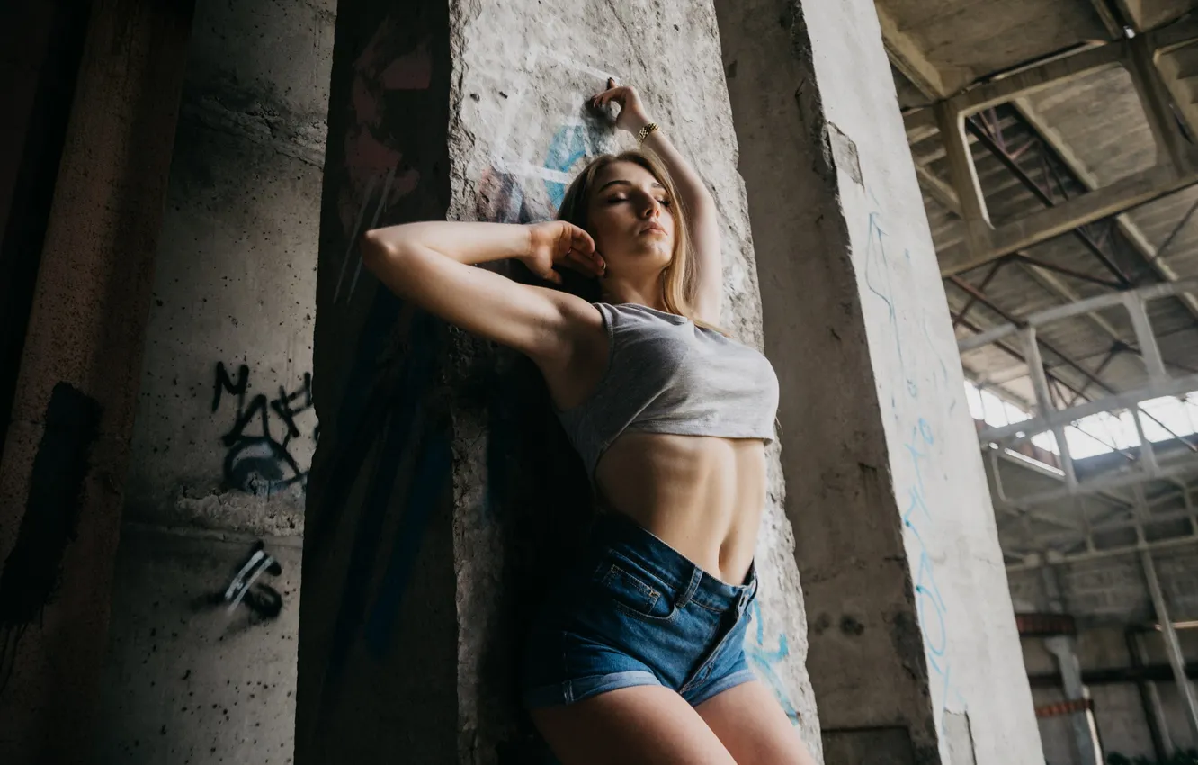 Фото обои gray, jean shorts, crop top, blue denim, hot shorts