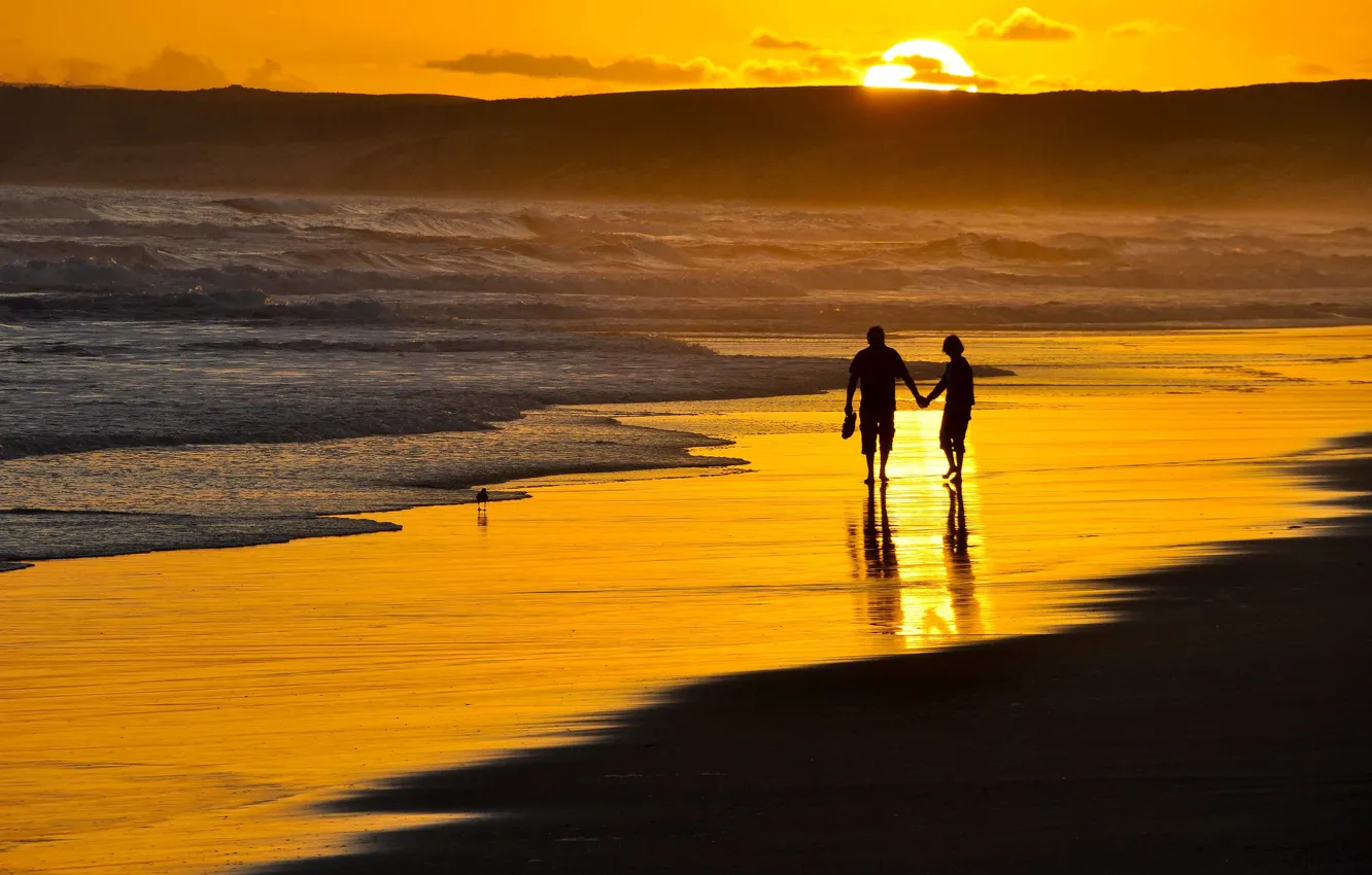 Фото обои пляж, девушка, романтика, вечер, парень, двое, a romantic walk on the beach