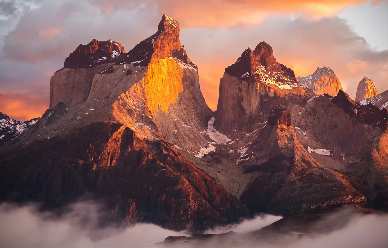 Фото обои свет, утро, тени, Чили, Южная Америка, Патагония, горы Анды, национальный парк Торрес-дель-Пайне