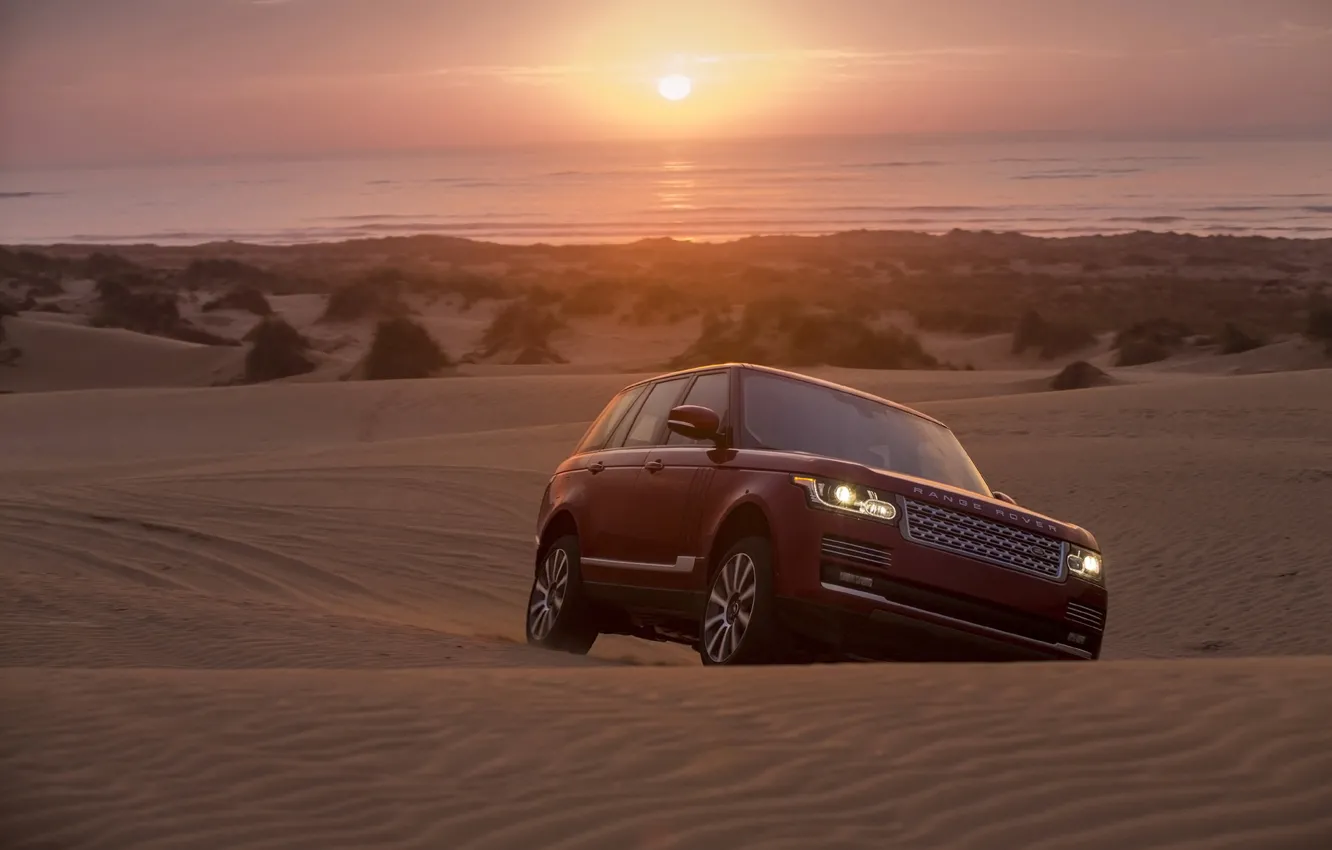 Фото обои песок, закат, фон, горизонт, джип, Land Rover, Range Rover, передок
