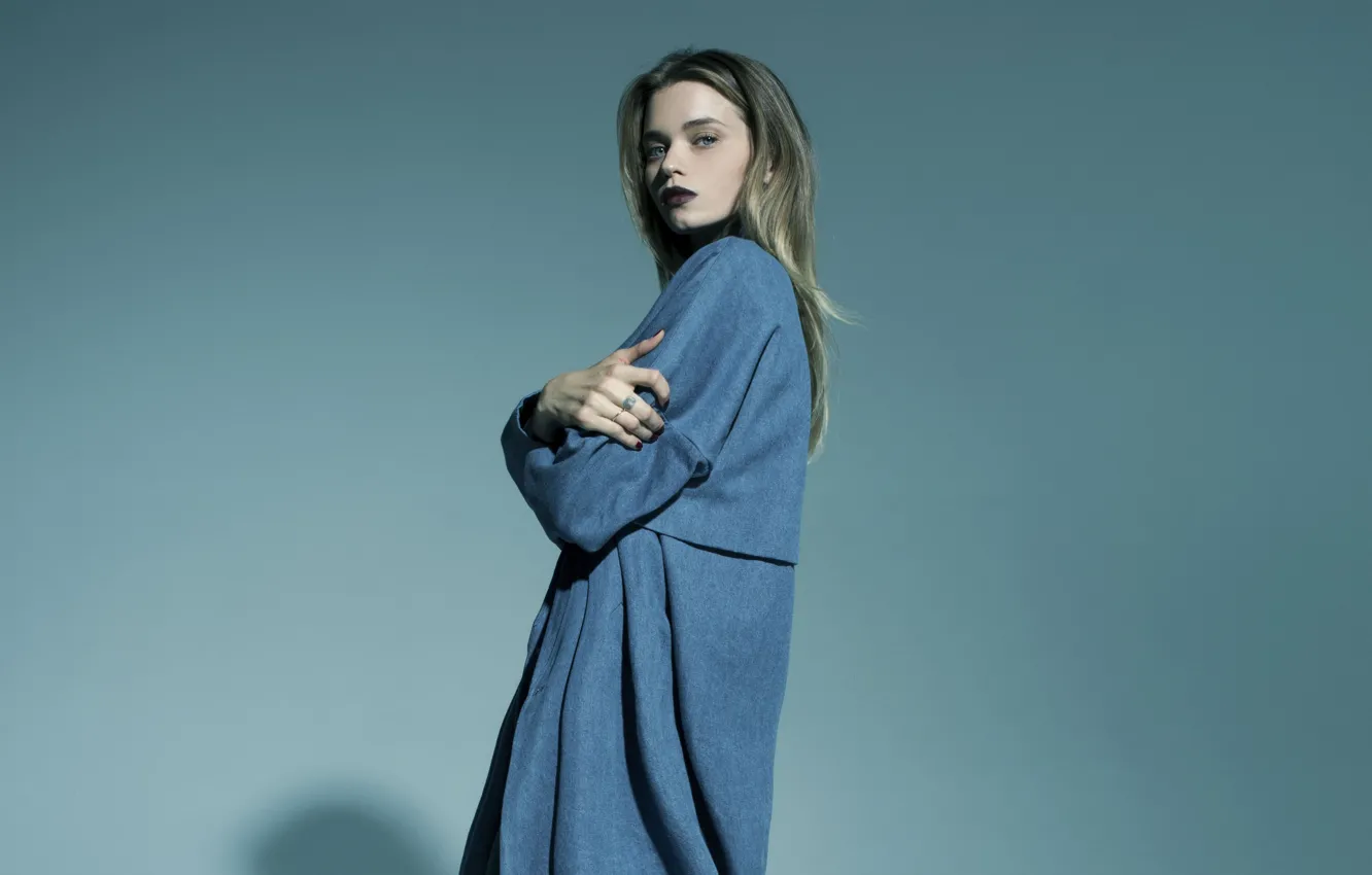 Фото обои взгляд, поза, модель, макияж, актриса, пальто, hair, Abbey Lee Kershaw