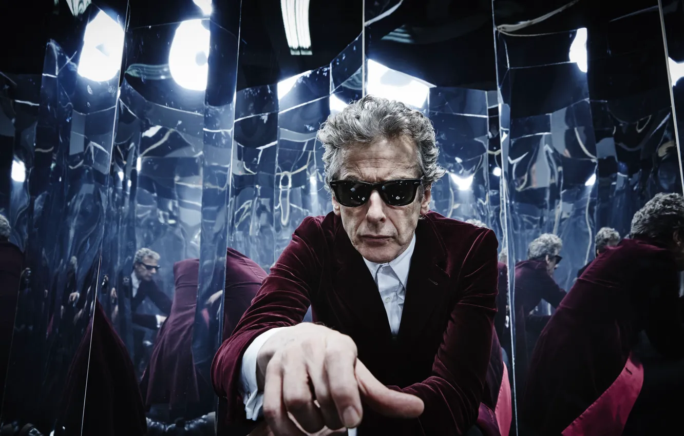 Фото обои отражения, рука, очки, актер, мужчина, пиджак, Doctor Who, Доктор Кто