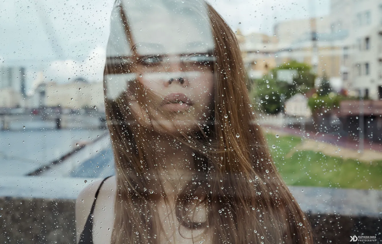 Фото обои стекло, девушка, капли, дождь, волосы, Дарья Клепикова, Анастасия Коршунова