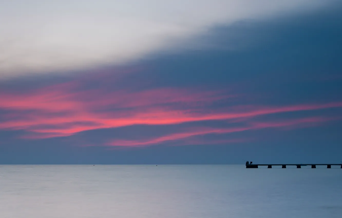 Фото обои море, небо, закат, яркий, берег, вечер, пирс, рыбаки
