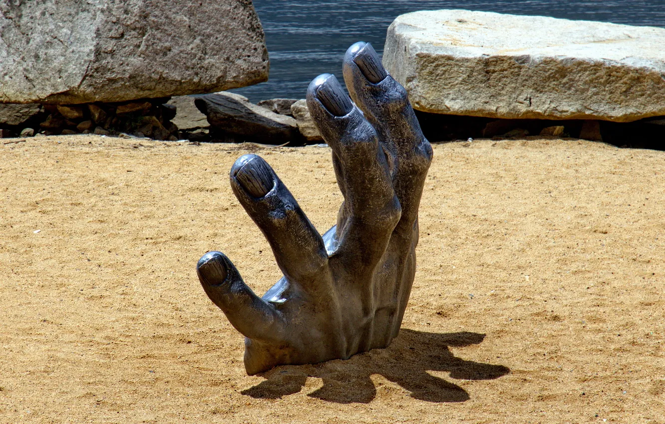 Фото обои rocks, sand, stones, hand, sculpture, artistic metal