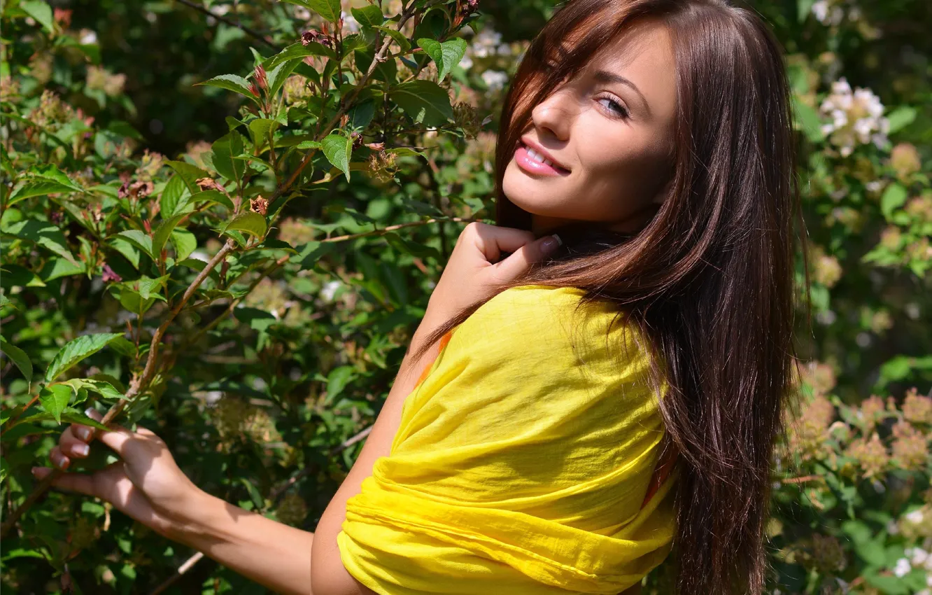 Фото обои взгляд, улыбка, волосы, красивая, Michaela Isizzu