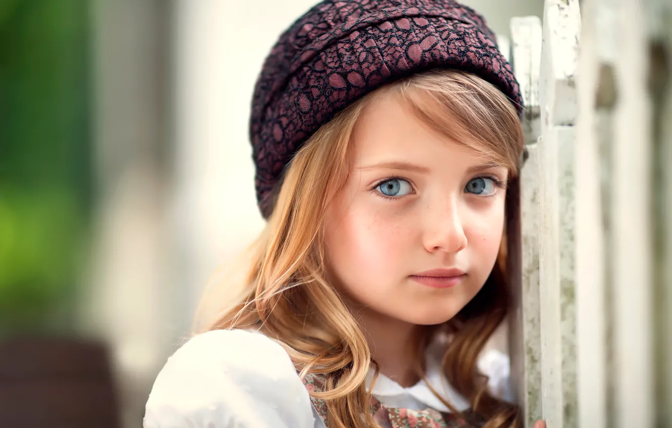Фото обои взгляд, девочка, веснушки, шляпка, прелесть, child photography, Doll Face