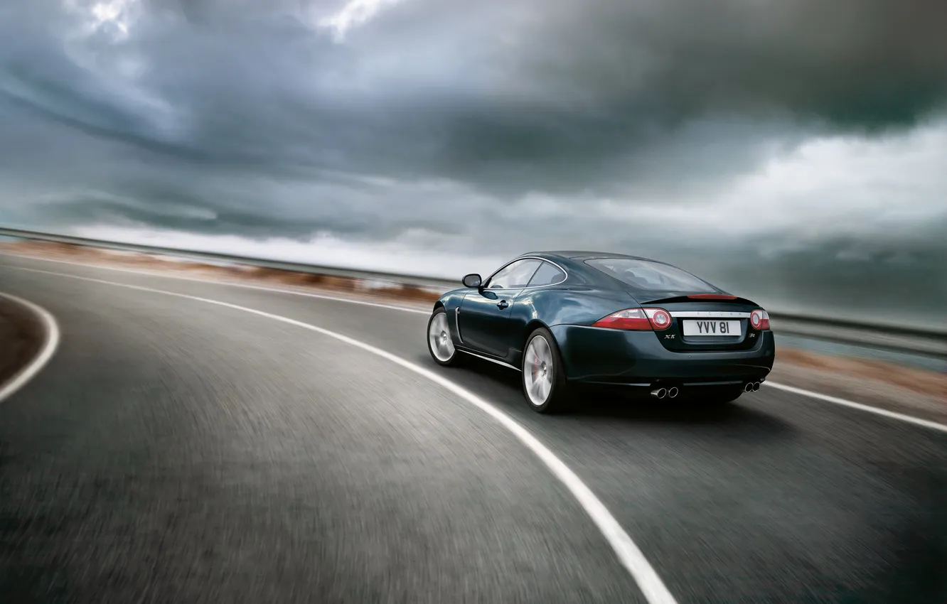 Фото обои тучи, купе, скорость, трасса, Jaguar, XKR, 2007, Portfolio