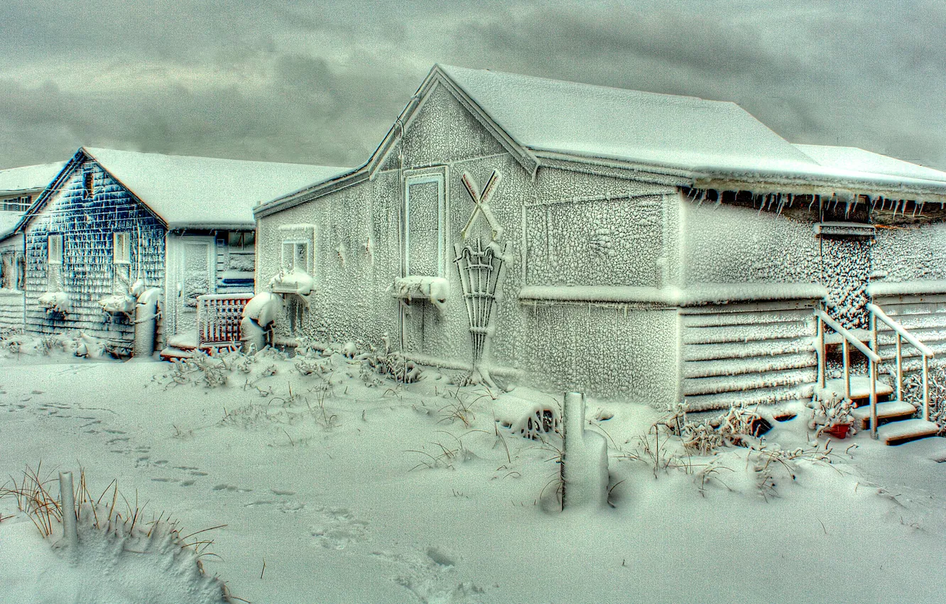 Фото обои зима, небо, снег, дома, буран, пурга, поселок