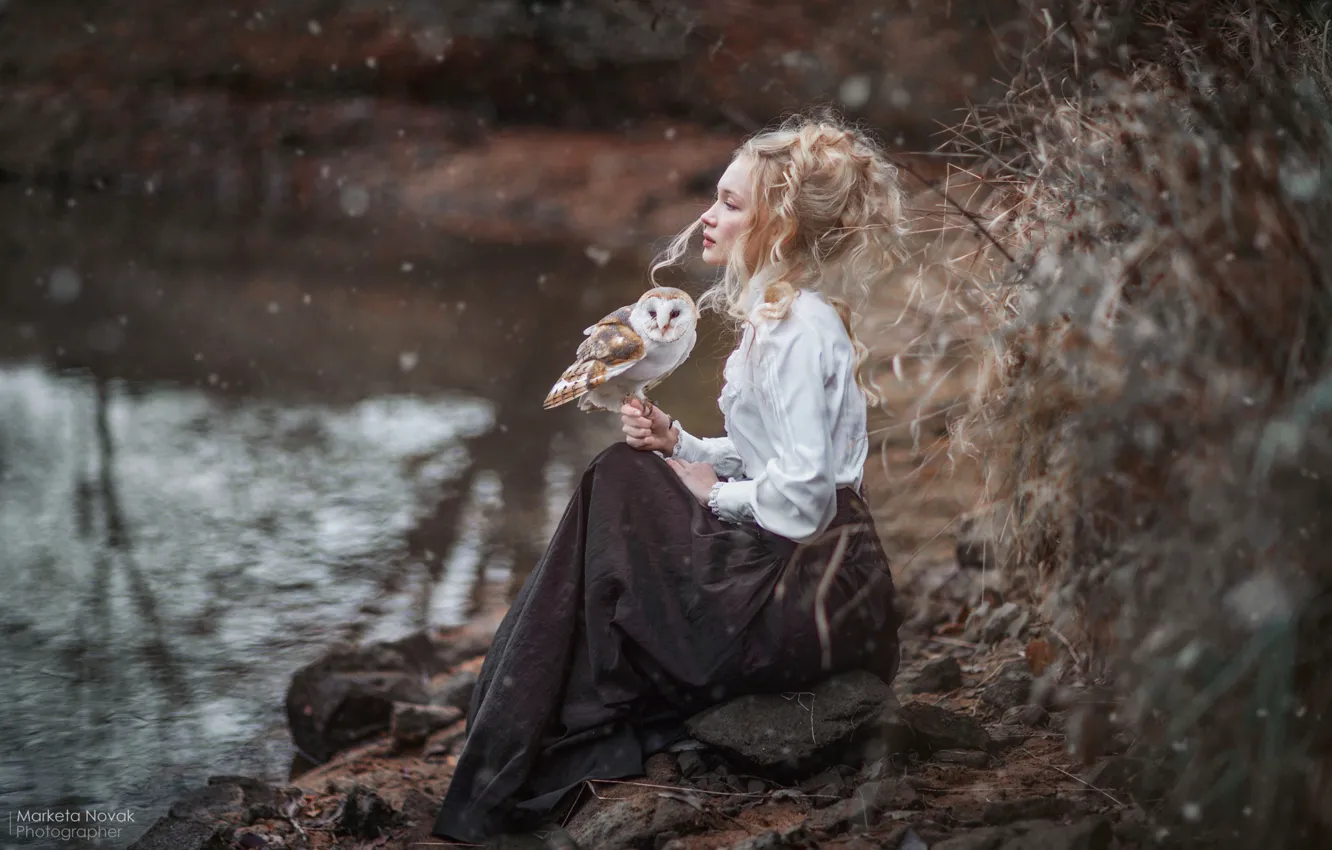Фото обои взгляд, девушка, поза, река, сова, прическа, Marketa Novak, Есения Ситникова