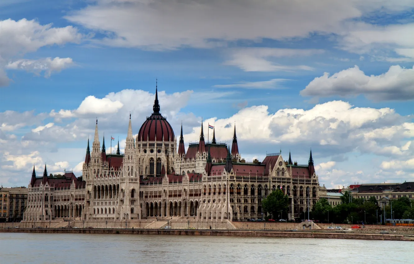 Фото обои небо, облака, город, река, здание, парламент, Венгрия, Hungary