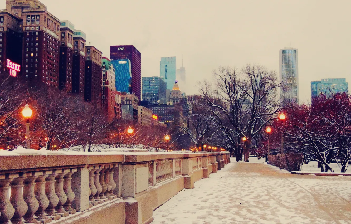 Фото обои зима, снег, улица, небоскребы, вечер, фонари, чикаго, Chicago