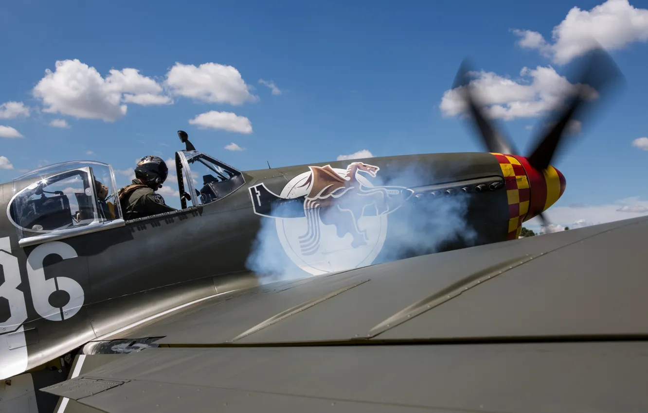 Фото обои Mustang, Дым, Винт, Истребитель, USAF, Пилот, Вторая Мировая Война, North American P-51 Mustang