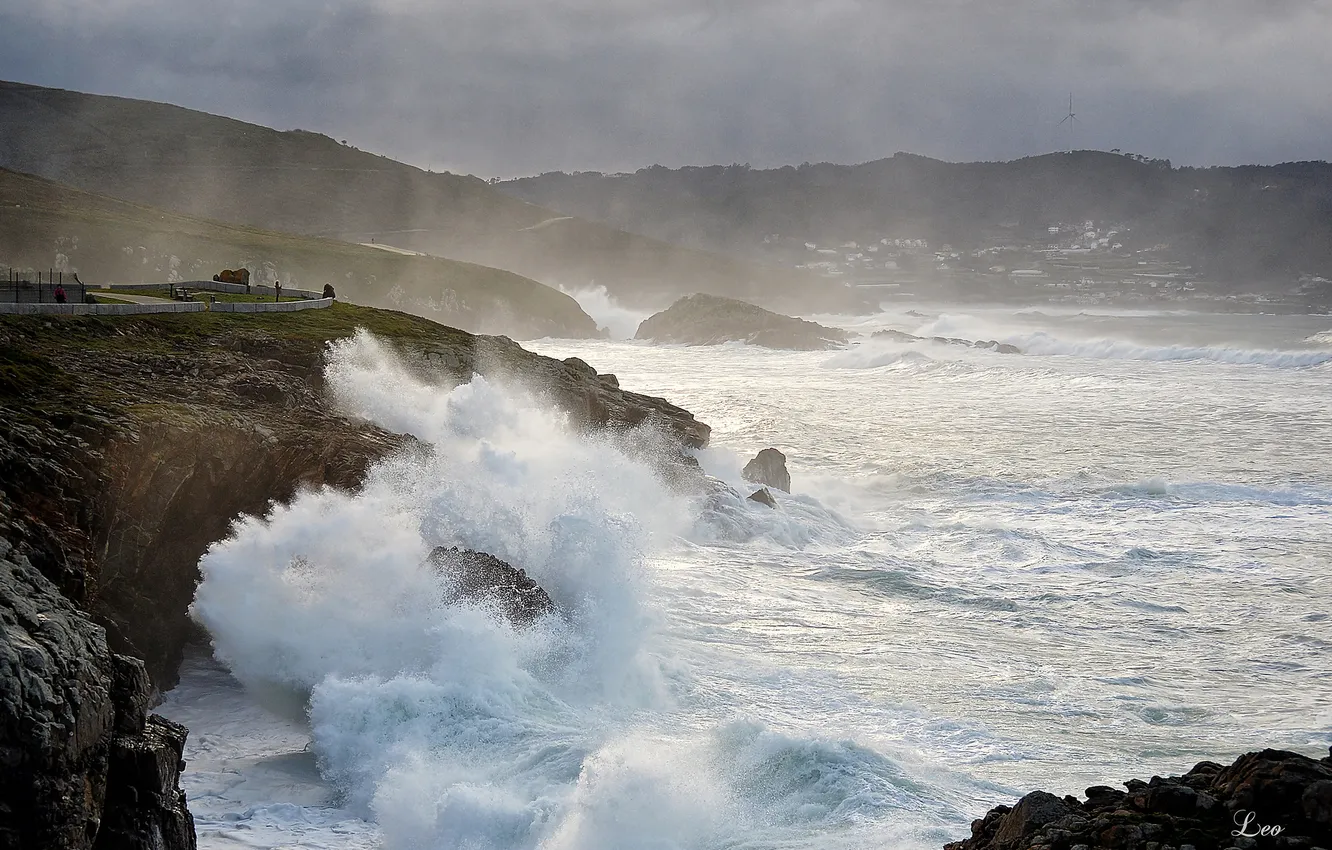 Фото обои море, волны, брызги, шторм, камни, берег, Leo Margareto