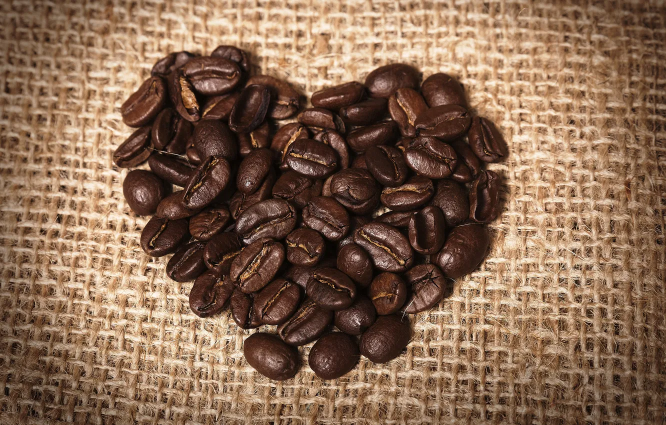 Фото обои сердце, кофе, зерна, мешковина