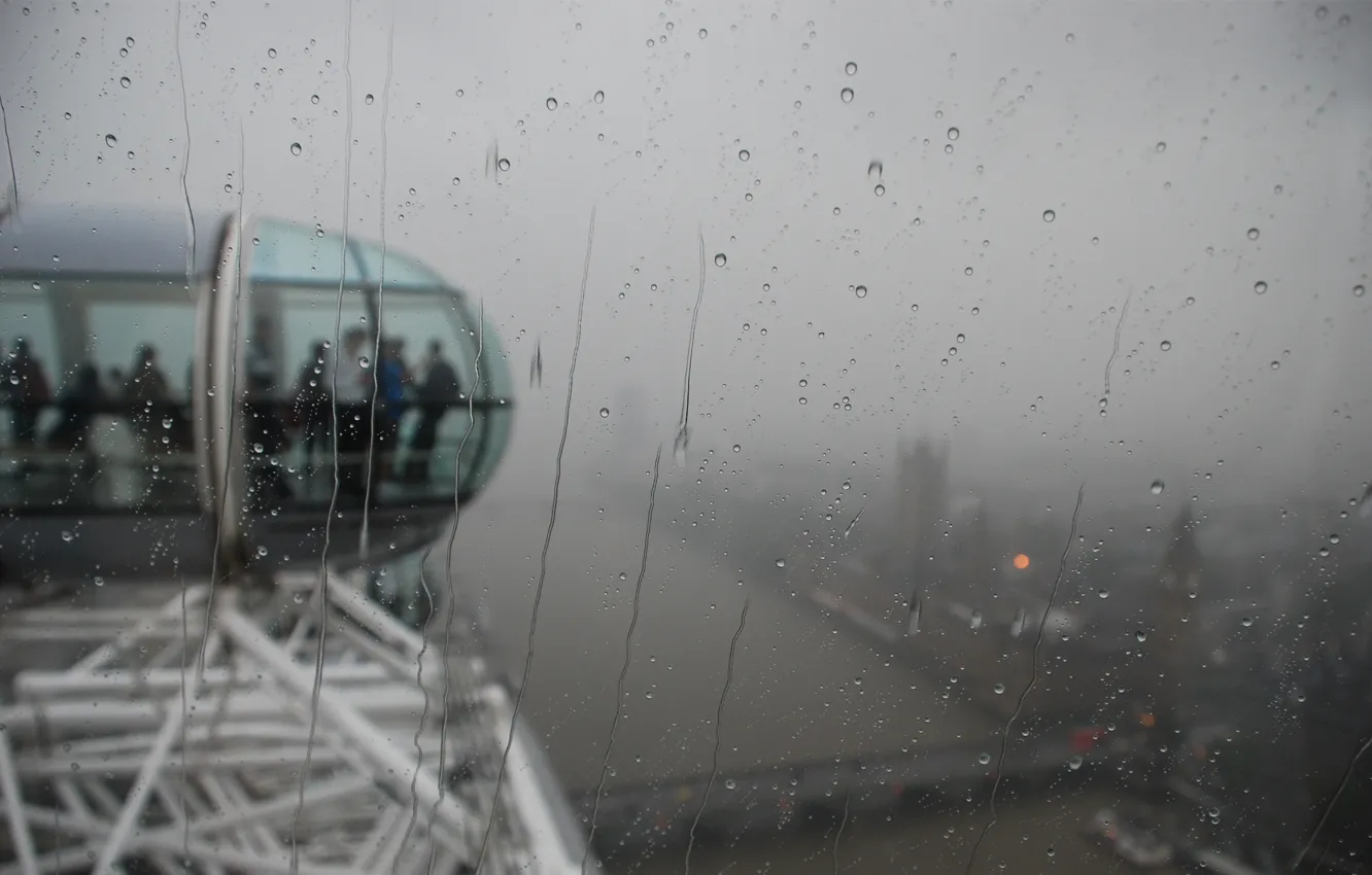 Фото обои стекло, капли, city, город, люди, дождь, влага, лондон
