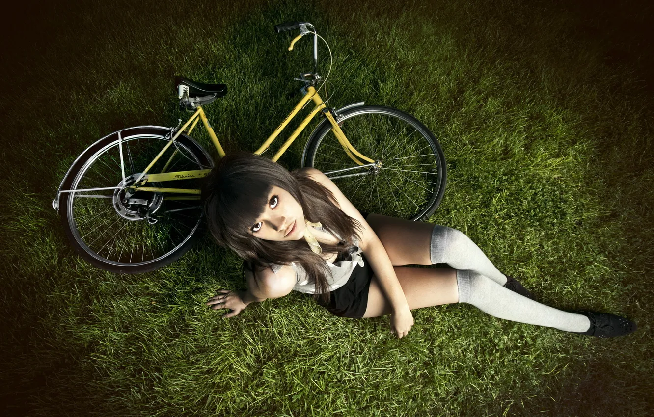 Фото обои взгляд, девушка, велосипед