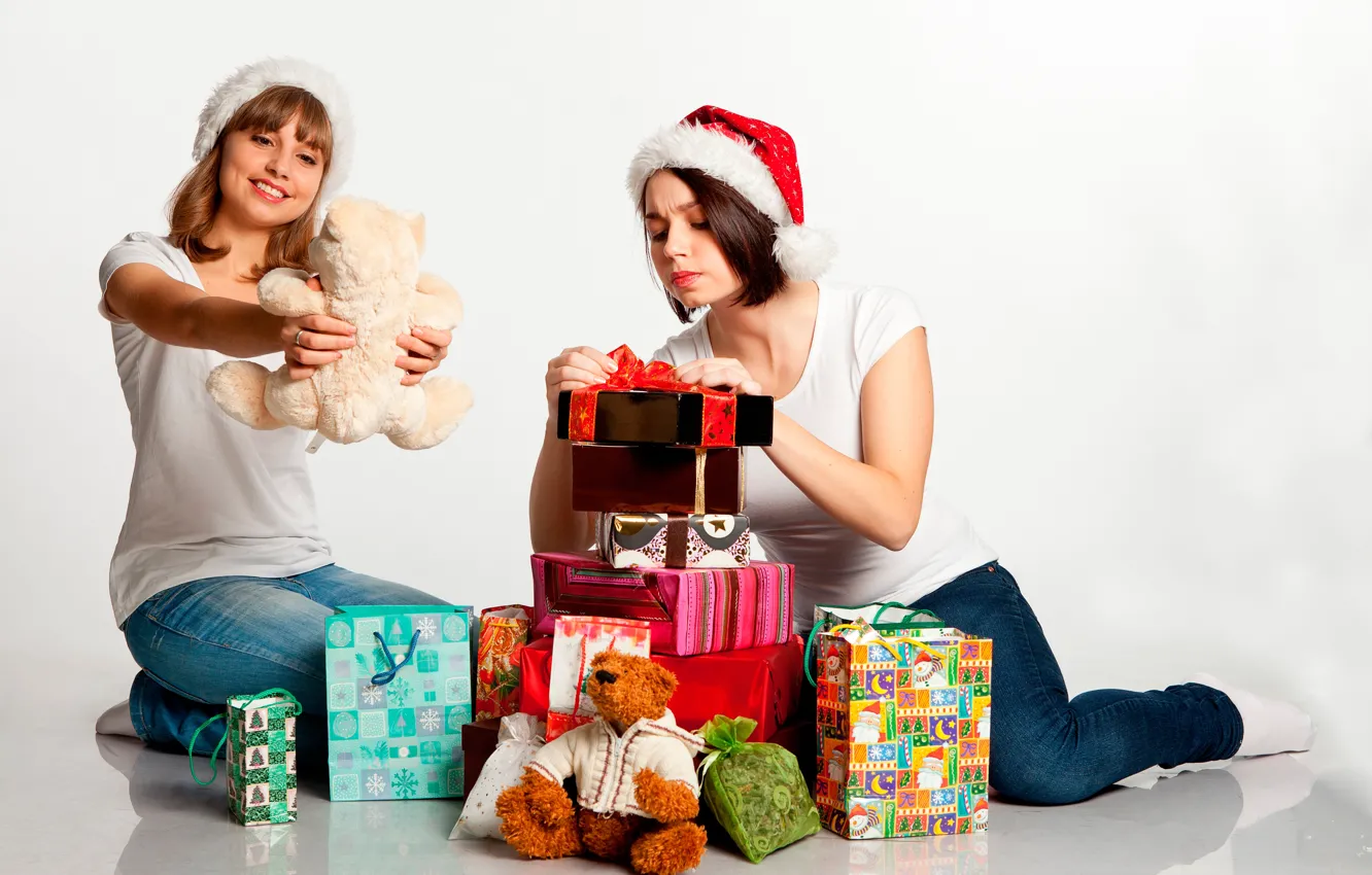 Фото обои радость, девушки, настроение, праздник, игрушки, две, новый год, рождество