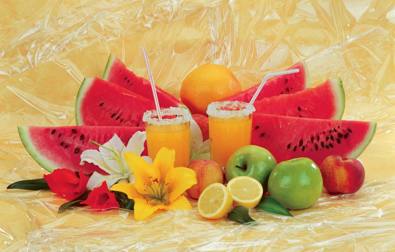 Фото обои цветы, яблоки, лилии, апельсин, арбуз, сок, коктейль, стаканы