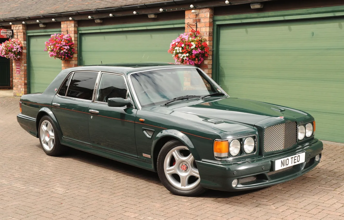 Фото обои цветы, Bentley, гараж, Бентли, зелёный, седан, передок, Turbo