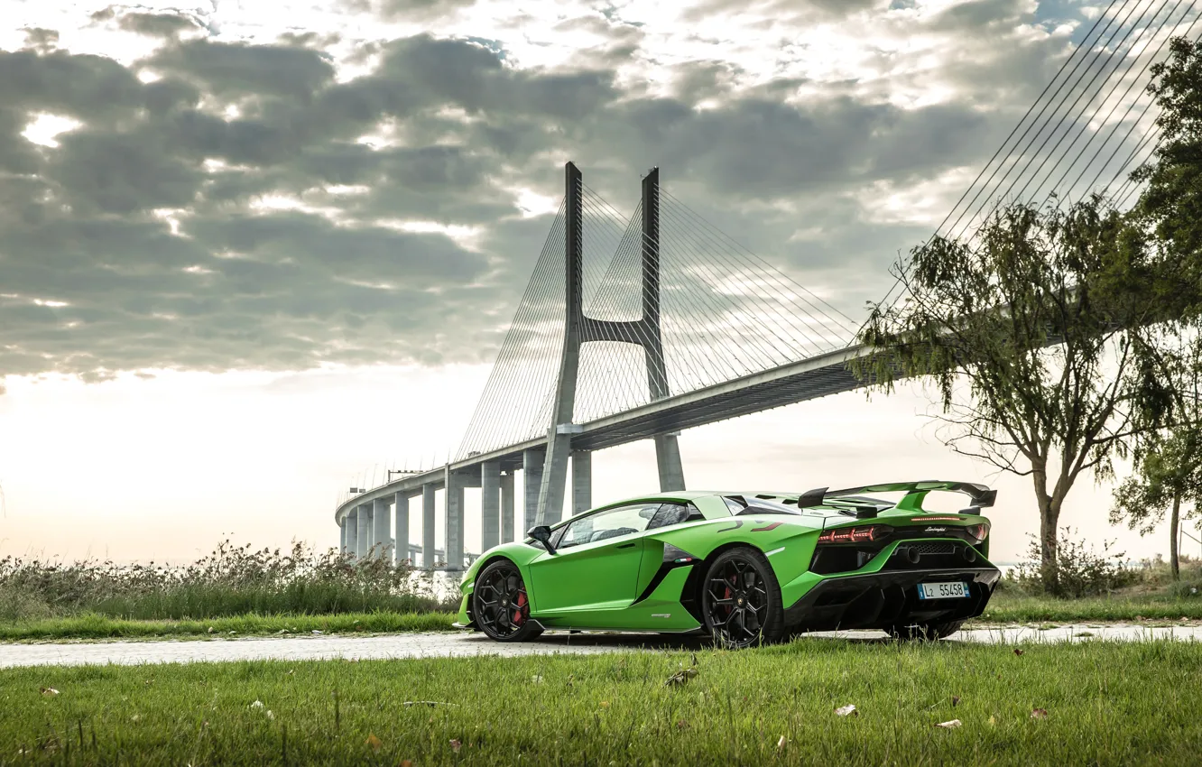 Фото обои мост, Lamborghini, суперкар, вид сзади, 2018, Aventador, Лиссабон, SVJ
