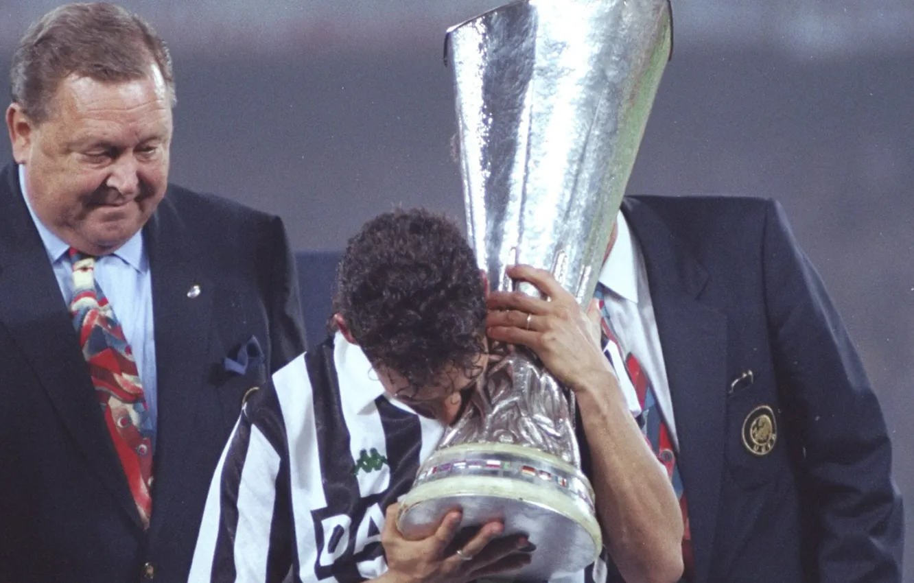 Фото обои Ювентус, Роберто Баджо, kappa, buon compleanno, Кубка УЕФА: 1993