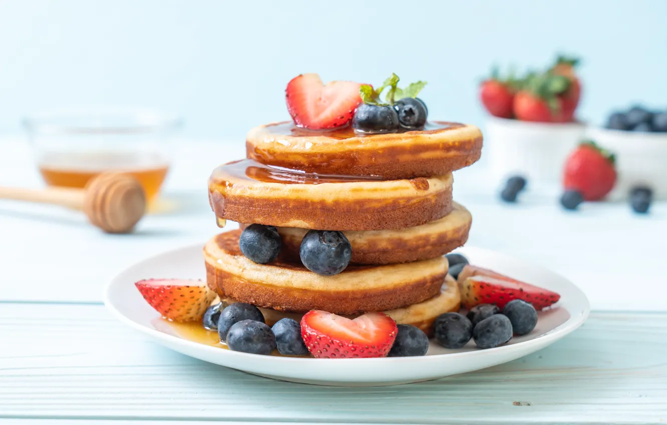 Фото обои ягоды, черника, клубника, мед, honey, блины, strawberry, berries
