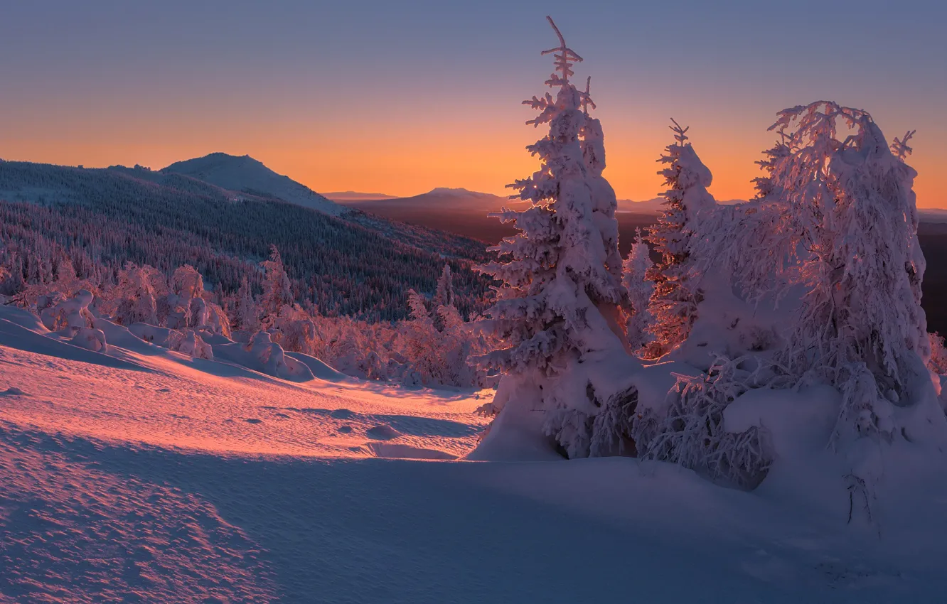 Фото обои зима, снег, деревья, горы, сугробы, Россия, Урал, Челябинская область