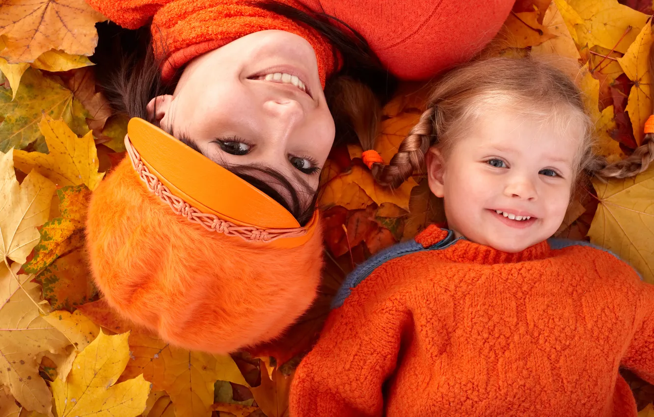 Фото обои осень, листья, девушка, парк, девочка, ребёнок, улыбки