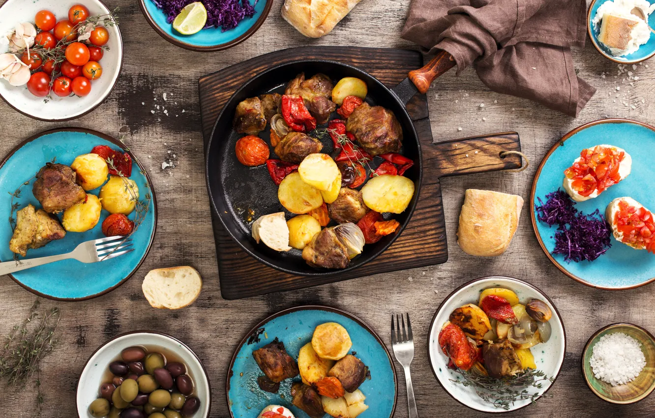Фото обои хлеб, мясо, барбекю, овощи, помидоры, оливки, wood, картошка