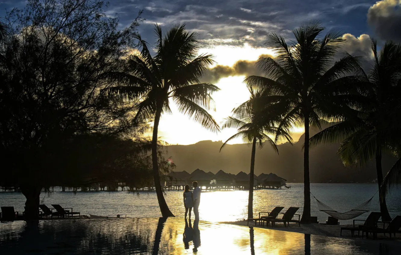 Фото обои пальмы, океан, вечер, двое, Bora-Bora, sunset over pool