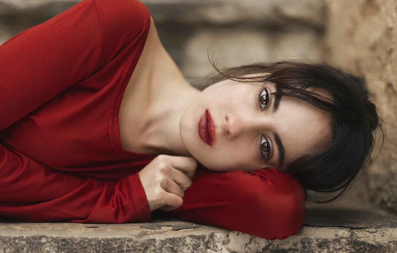 Фото обои глаза, взгляд, лицо, помада, лежит